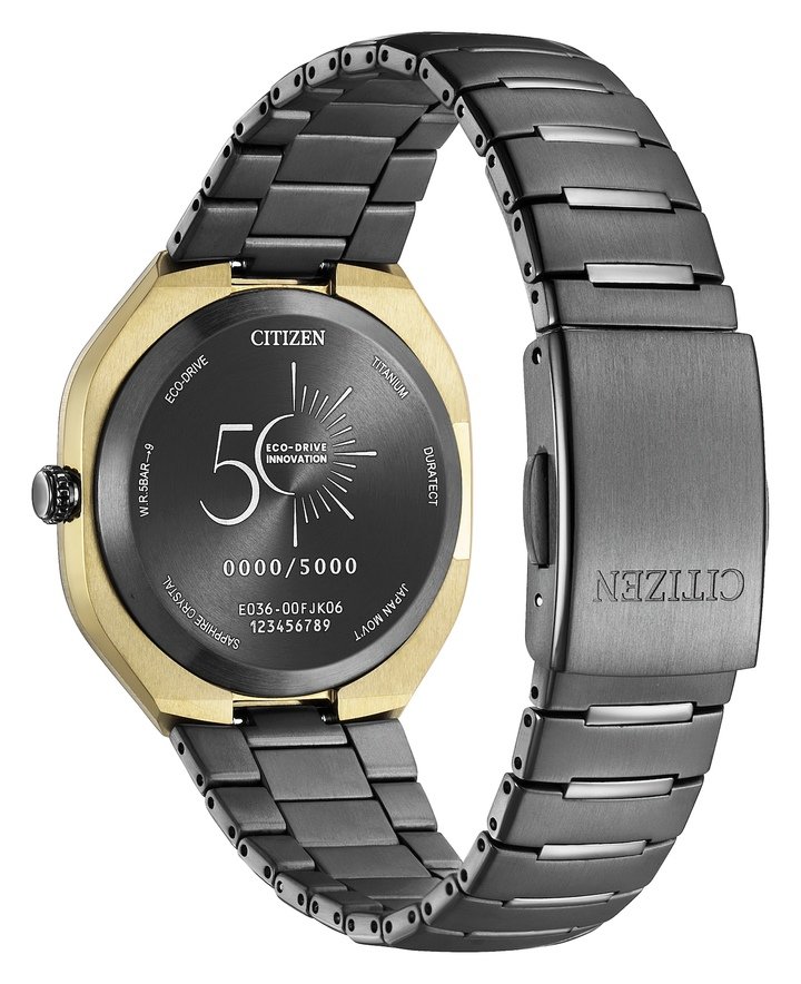 The model is equipped with the new Cal.E036 movement, which can operate for 365 days on a single full charge. The case and bracelet are made of Super Titanium.