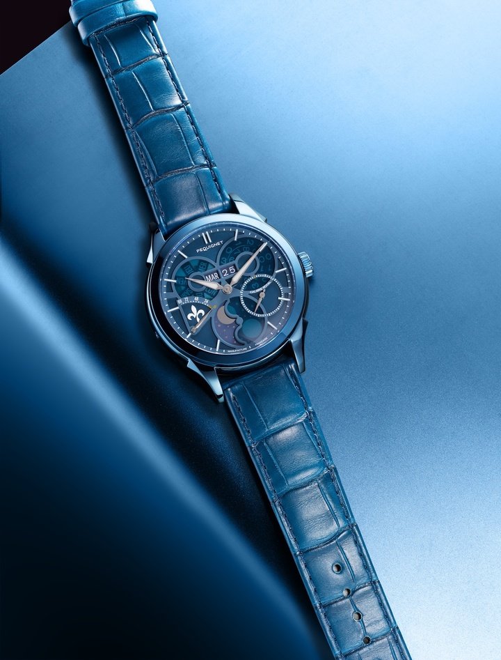 50-piece limited edition of the Royale Saphir in topaz blue, 13,500 € inc. VAT