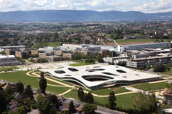 The EPFL building