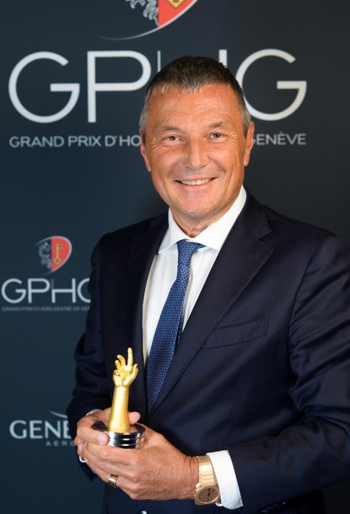 Jean-Christophe Babin, the CEO of Bulgari, holding the Chronograph Watch Prize 2019.