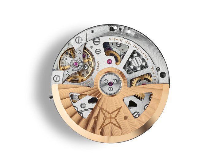 Integrated chronograph (30mm) with high-performance automatic column wheel. Calibre 6710 is the result of 6 years of development. It incorporates the best-known solutions and several innovations for optimal efficiency, reliability, precision, and robustness. Its construction combines a high-frequency balance (5Hz), a column wheel, a vertical clutch, and a linear hammer. COSC Certificate. 