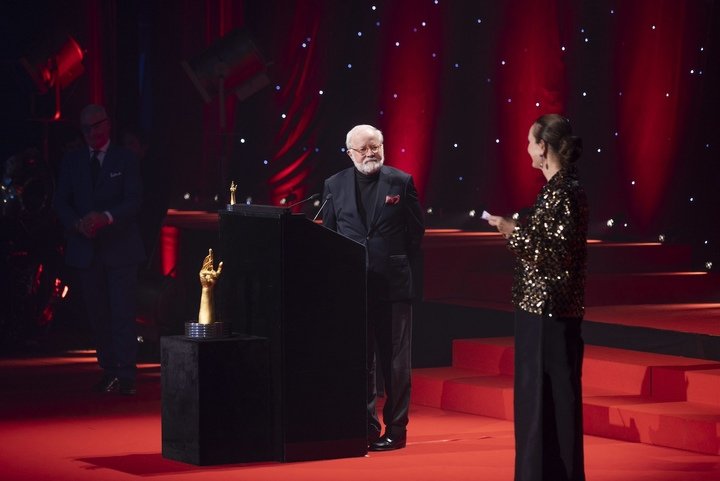 Laurent Ferrier collects the Calendar and Astronomy Watch Prize at the 2024 GPHG for the Classic Moon. This was the brand's fifth GPHG win.