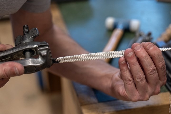 Laurent Jolliet, chain maker and master of twisted wire