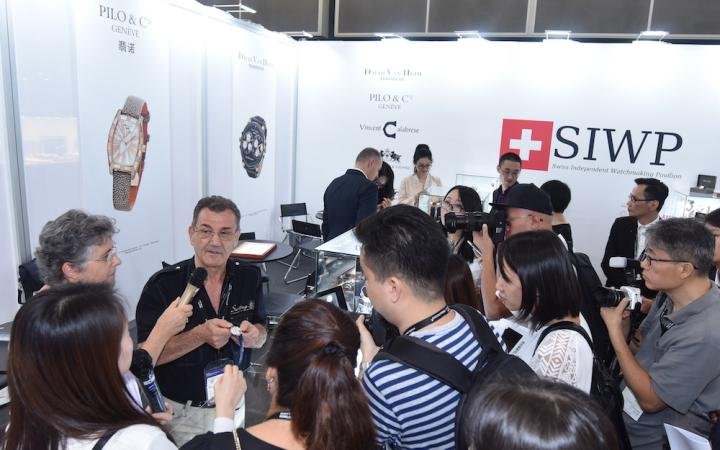 The “Swiss Pavilion” aims at promoting the work, know-how and creative spirit of independent Swiss watchmakers.