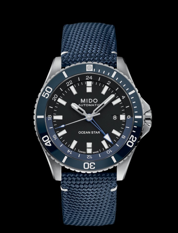 A new version of the Ocean Star features a GMT function. The time zones are engraved on the back of this timepiece, equipped with the Calibre 80, with a power reserve of up to 80 hours.