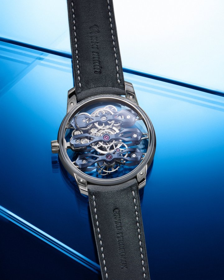 A limited series of 18 pieces, the Tourbillon with Three Flying Bridges Bucherer Blue celebrates the virtuosity of Girard-Perregaux through the prism of “BLUE”. The brand's iconic movement is considered the oldest watch calibre still in production. The timepiece offers a modern interpretation of this fine watchmaking tradition.