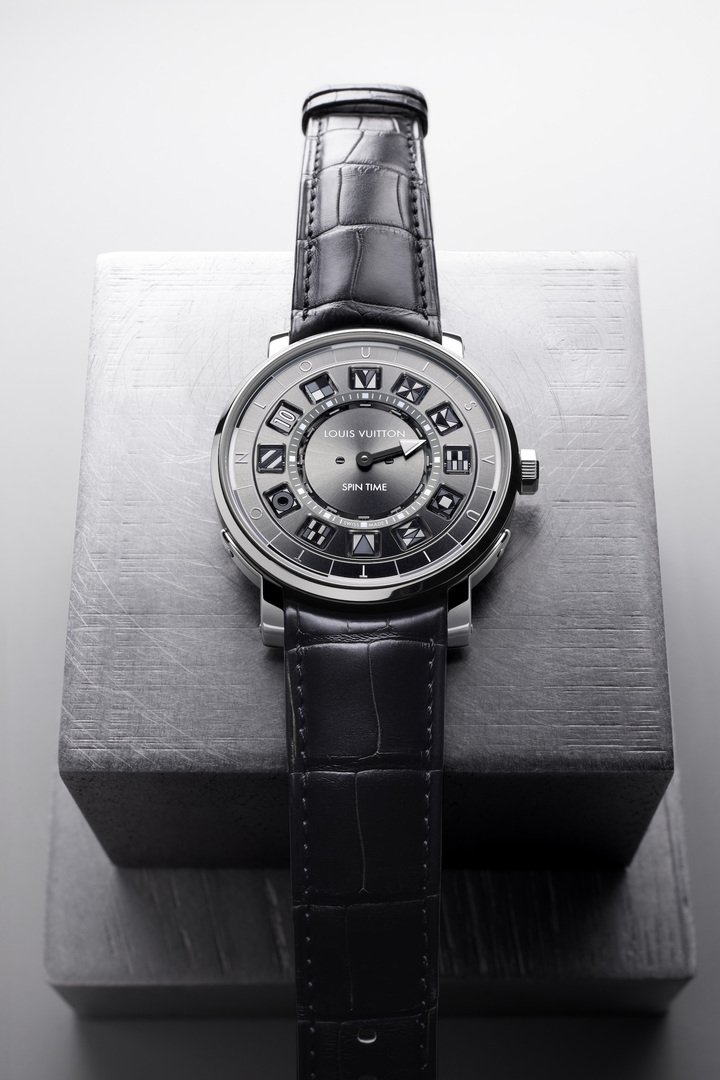 An introduction to Louis Vuitton's Steel Escale Spin ()