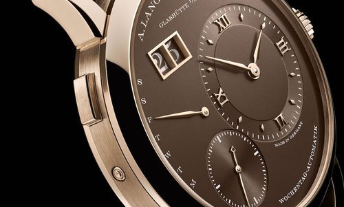Lange 1 Daymatic Honeygold - the self-winding Lange classic in honey gold