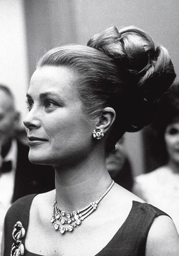 At a reception in Philadelphia, she is wearing a Cartier necklace in platinum and diamonds, that she received as a wedding gift in 1956.