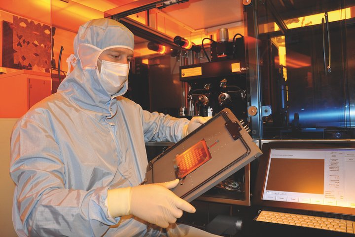 A clean room where silicon components are produced (photo Patek Philippe)