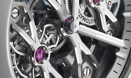 Girard-Perregaux Laureato Three Gold Bridges: where two legends converge as one 