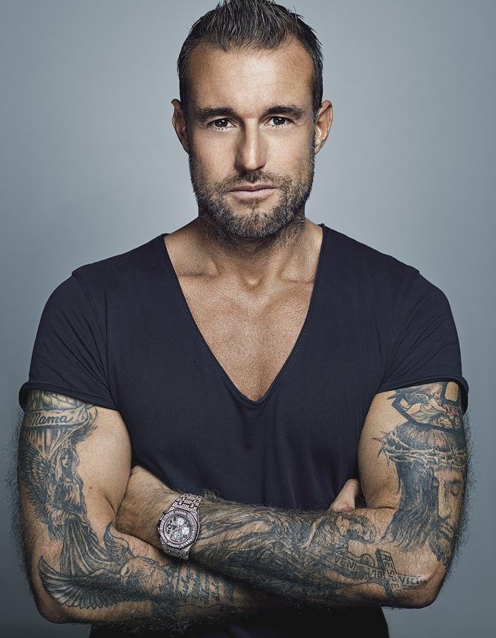 Philipp Plein enters the watch industry with a “maximalist” ()