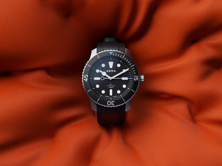 Limited to 300 units, the D-1 Diver embodies the brand's values: the watch is reduced to its essentials, with a keen eye for detail.
