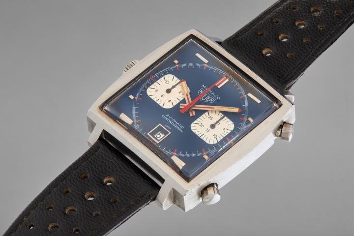 Sold for US$ 2.2M by Philips in December 2020, the most expensive Heuer ever auctioned is the Monaco 1133B worn by Steve McQueen on the set of the movie “Le Mans”.