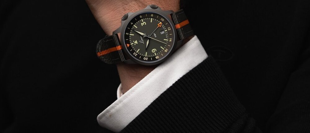 Laco Frankfurt 40 GMT: compact size, full functionality