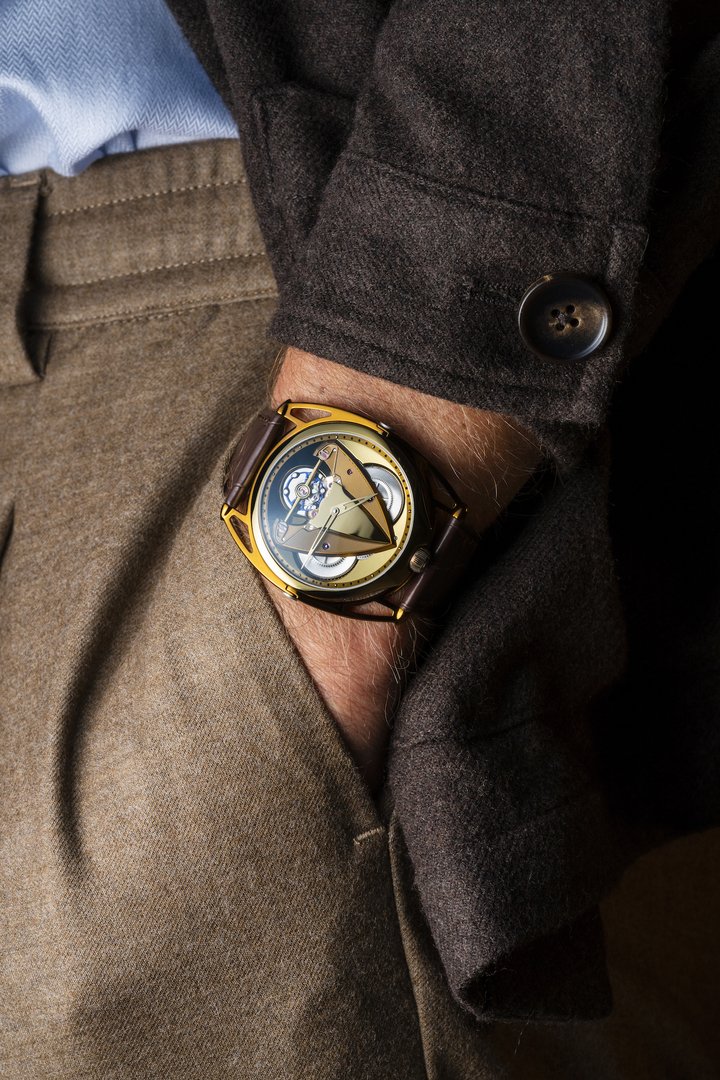 DB28xs Yellow Tones: De Bethune's Radiant Symphony in 39 mm