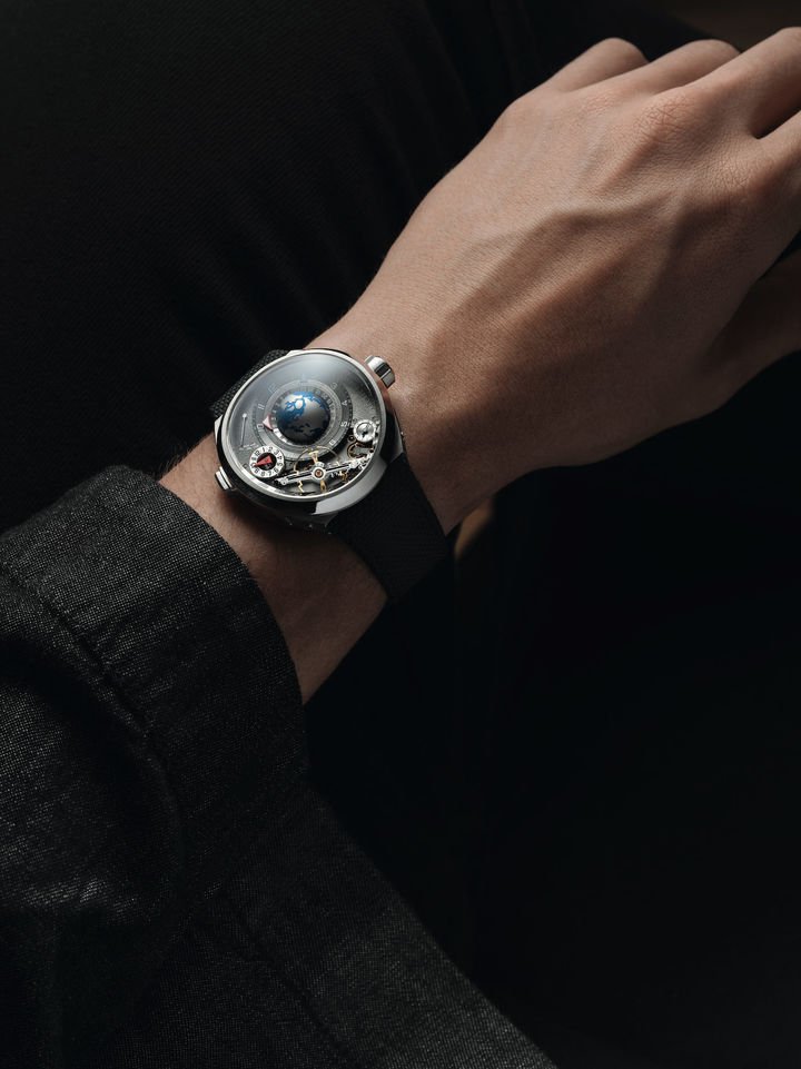 Greubel Forsey reinvents the GMT Balancier Convexe