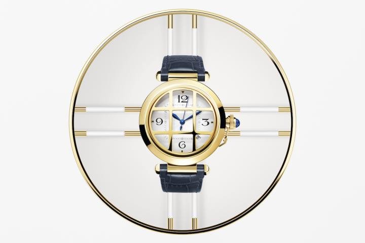In 2022, the Pasha de Cartier Grille returns to the forefront. A strong piece whose grid adds to the uniqueness of the watch – and of the Cartier style.