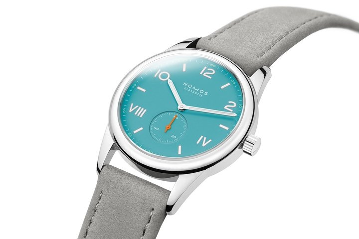 The Nomos Club Campus in endless blue