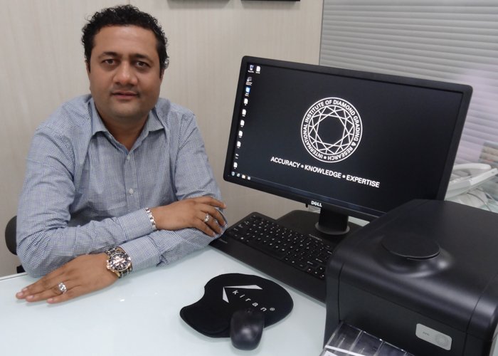 Mr Dinesh Lakhani