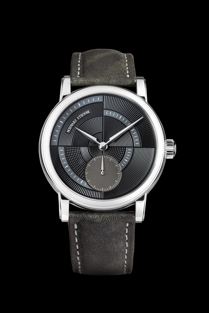 Designed by Eric Giroud, the Geometry Black is a new variation of this contemporary Schwarz Etienne model, distinguished by its mosaic motif of arcs and raised patterns, achieved through a variety of finishes: fluted lines, azurage, Clous de Paris and finely sandblasted surfaces.