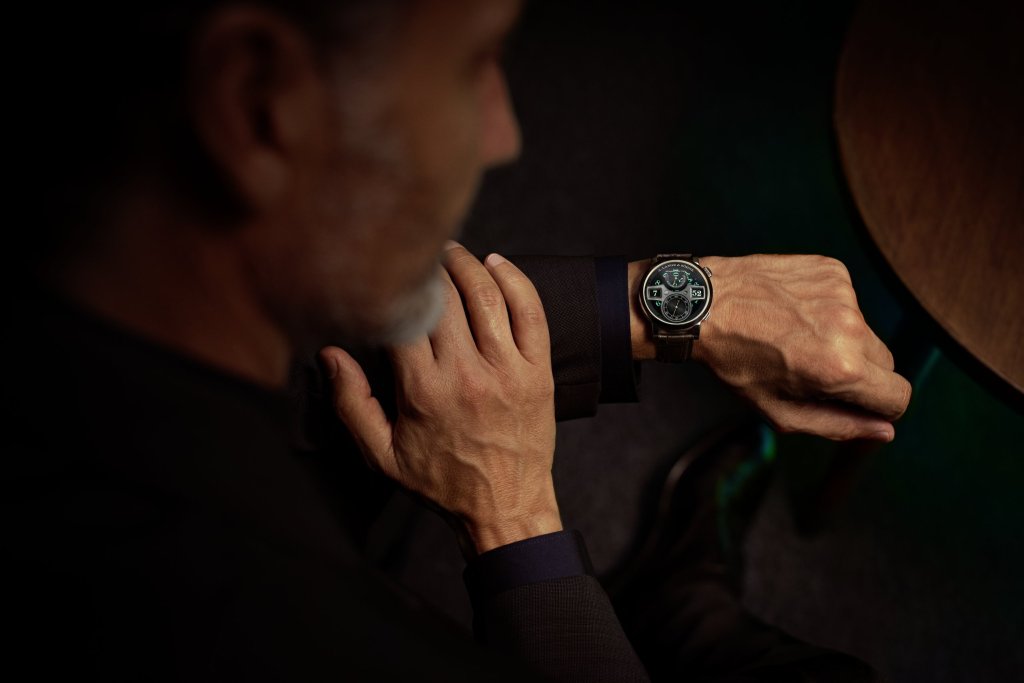 A. Lange & Söhne introduces the Zeitwerk Honeygold “Lumen“