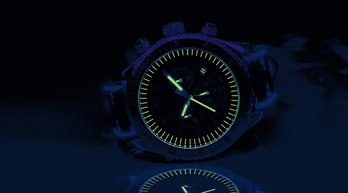 Recycling self-luminous watches