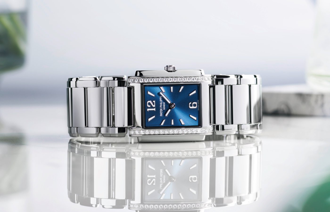 Patek_4910_1201r-001_blue_-_europa_star_magazine_2021