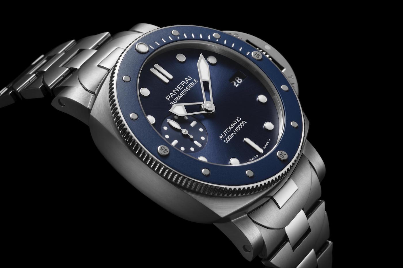 Panerai releases a new Submersible model with a metal bracelet