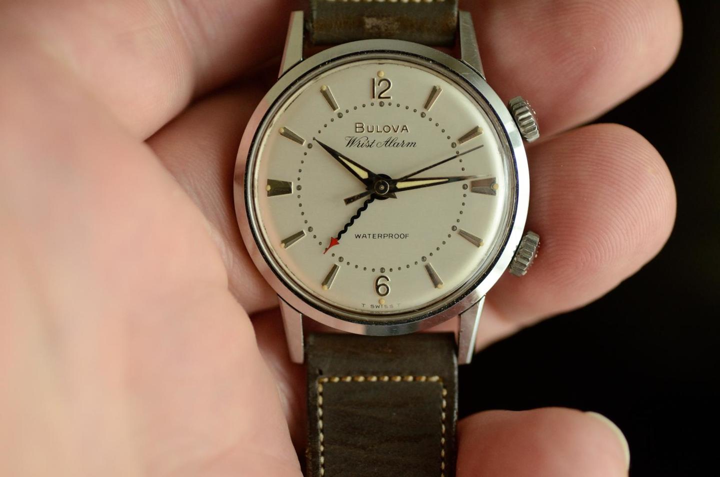 analog watch with alarm