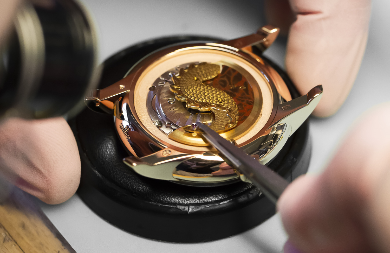 Jaquet Droz interprets the Earth Dragon