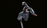 Ak(h)or: transforming time into balance and motion