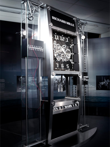 Christened “l'Horloge Porte-bonheurE”, the project was launched in 2008 to celebrate the 400th anniversary of Quebec City