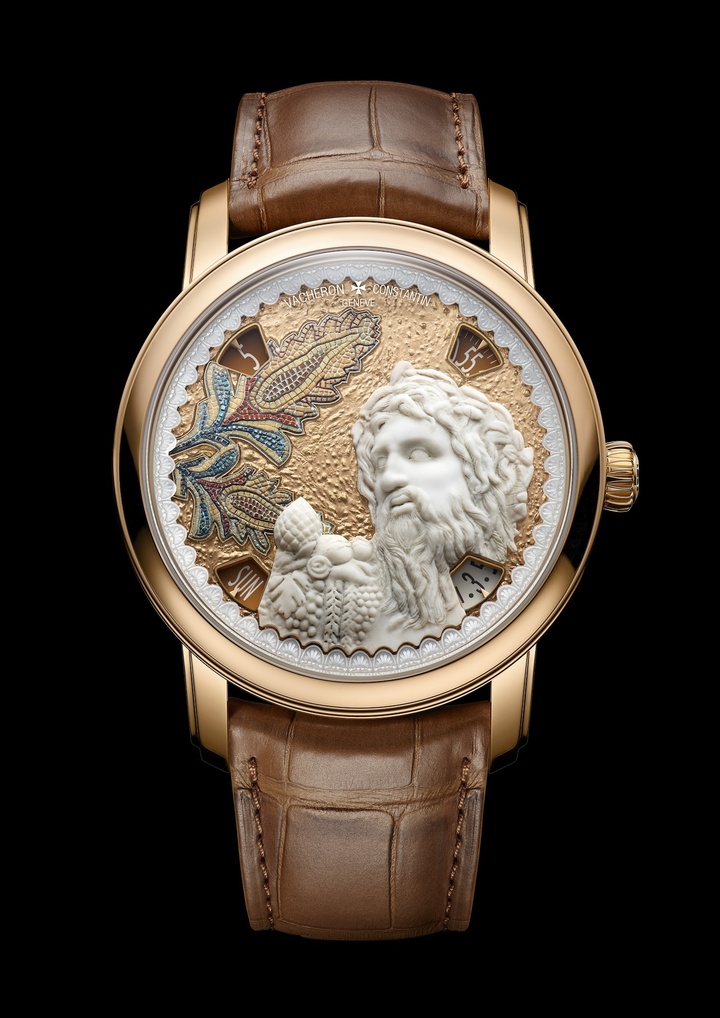 The Tiber of the Iseum Campense model showcases a particularly sophisticated interplay of artisanal crafts. In the foreground, the river god Tiber, sculpted from Italian marble, gazes upon a cornucopia rendered in a micromosaic of fine stones. Gold leaf applied to the dial background creates a subtle granular texture, further enhanced by a layer of translucent enamel. Encircling the composition, an engraved mother-of-pearl frieze inspired by a Campana plaque preserved at the Louvre and dating from the 1st century BC depicts a Dionysian dancing scene.