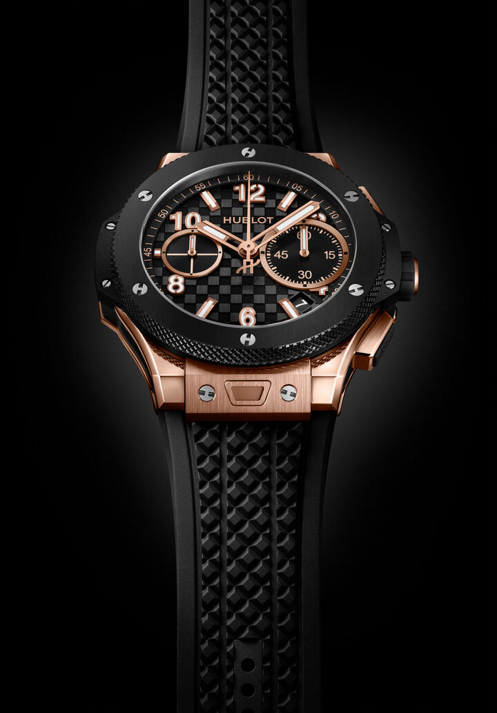 With a 43 mm diameter, the Big Bang Original Unico is powered by the eponymous movement, a chronograph entirely developed in-house and built around five patented innovations. The Unico movement incorporates a column wheel, a double-clutch architecture, a layered construction, an optimized gear train, and a skeletonized openworked tungsten rotor shaped like an “H.”