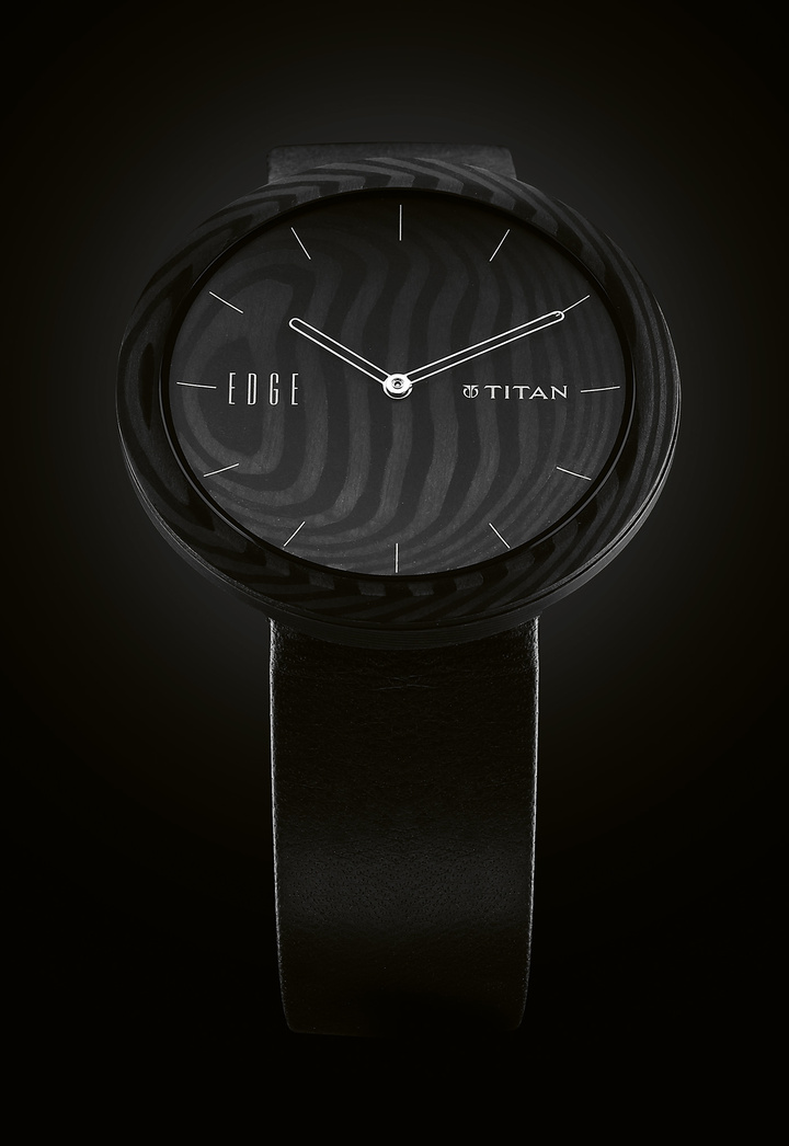 The 4.4 mm-thick carbon fibre model is another innovation from Edge, made entirely of carbon, including the dial and back cover.