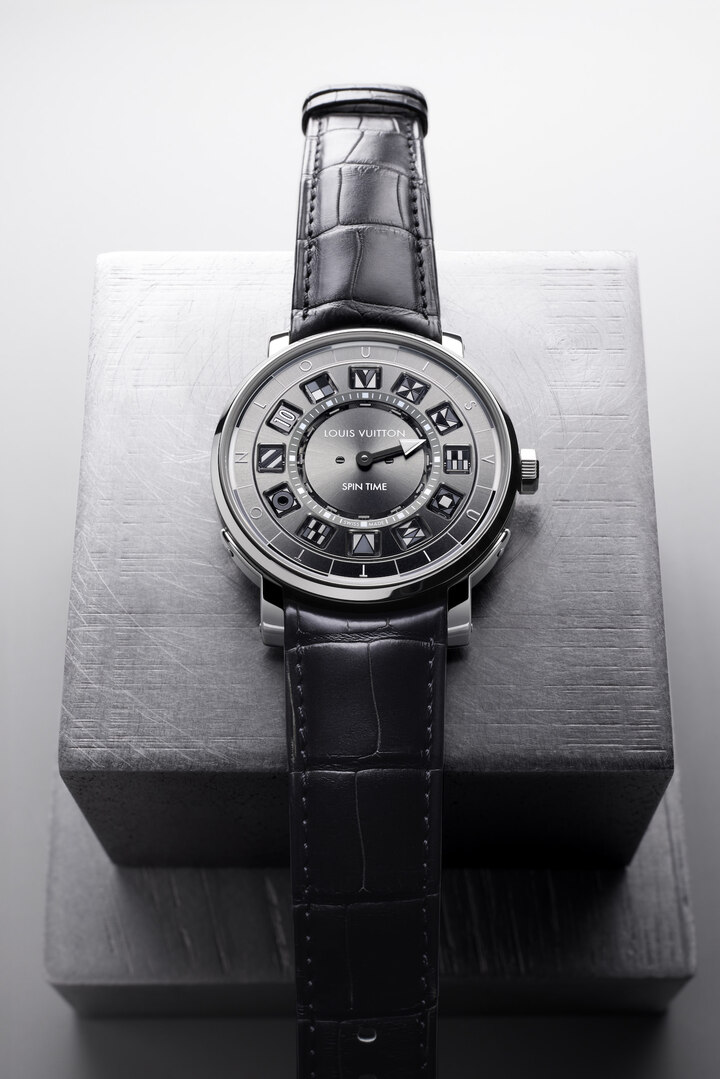 A first for the Escale Spin Time collection, the two new exclusive 41mm all-steel designs pair the modernity of steel with the depth of black PVD.