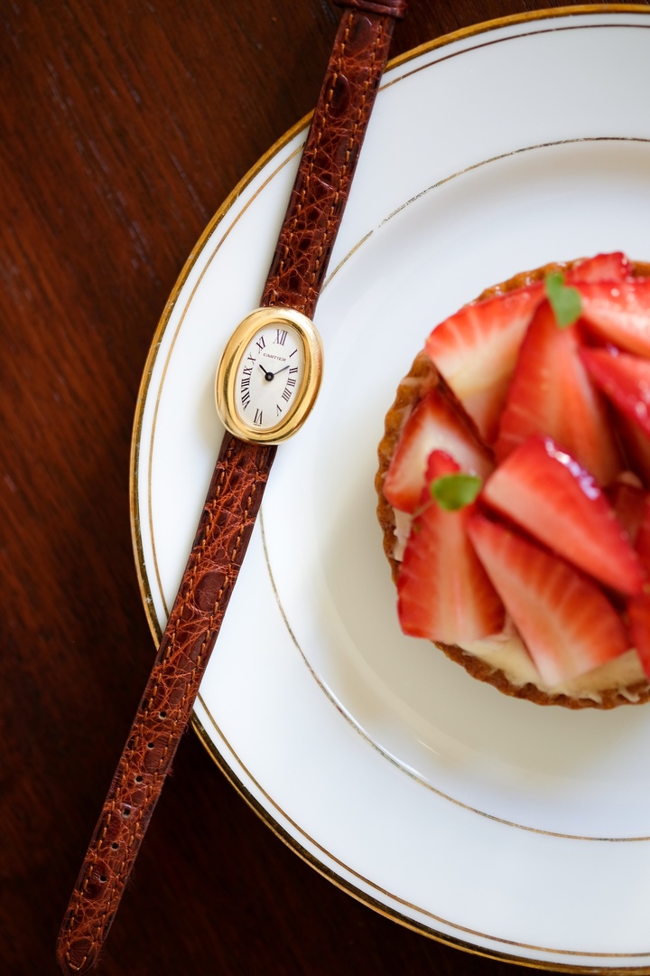 Watchmaking and pastry-making, poised between art and craftsmanship, blending technique and aesthetics...