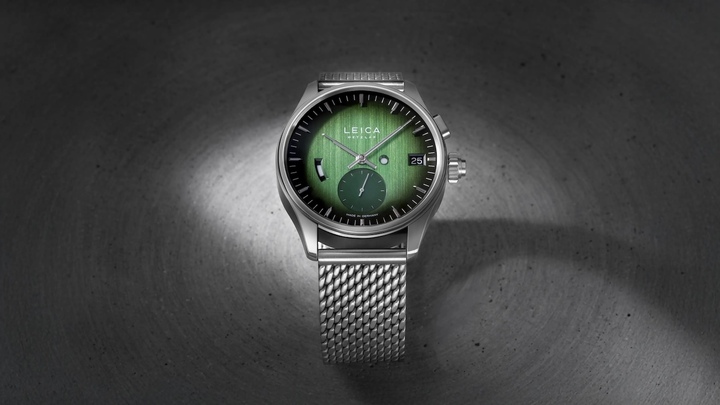 The Leica ZM 1 Urban Green with its distinctive fumé noir dial featuring a deep green-to-black gradient and Milanaise stainless-steel strap.