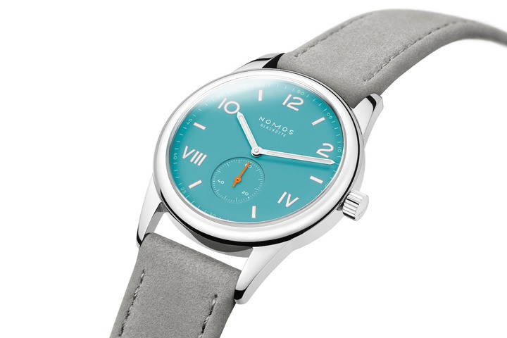 The Nomos Club Campus in endless blue