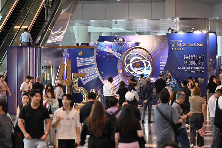 To celebrate the 45th edition of the Hong Kong Watch & Clock Fair, the organiser specially created a “Time Tunnel”, allowing visitors to journey through the fair's history and revisit three key milestones since its inception in 1982.
