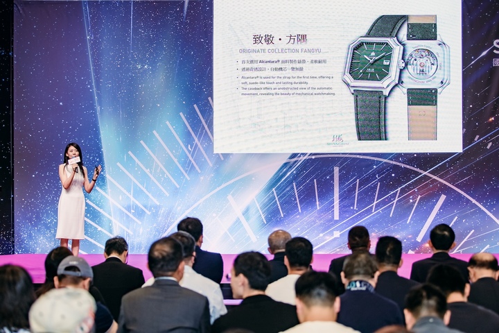 Ms Yolanda Zhang, General Manager of SHANGHAI Watch, unveiled the global debut of the ORIGINATE Collection Fangyu at the Hong Kong Watch & Clock Fair.