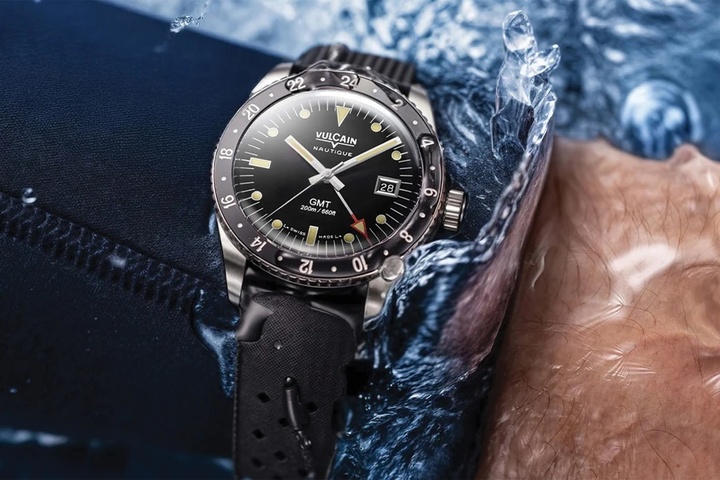 With the Skindiver Nautique GMT, Vulcain brings greater versatility to its neo-vintage dive watch. The automatic Soprod C125 movement allows independent adjustment of the 24-hour hand, while water resistance to 200 metres preserves its tool-watch credentials.