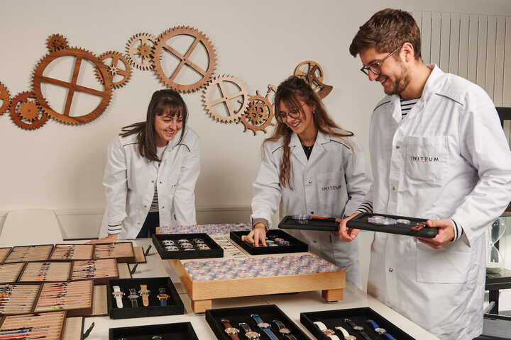  The startup's programme combines theoretical and practical initiation into watchmaking. More than a thousand participants have so far created their own watches in the Initium workshops.