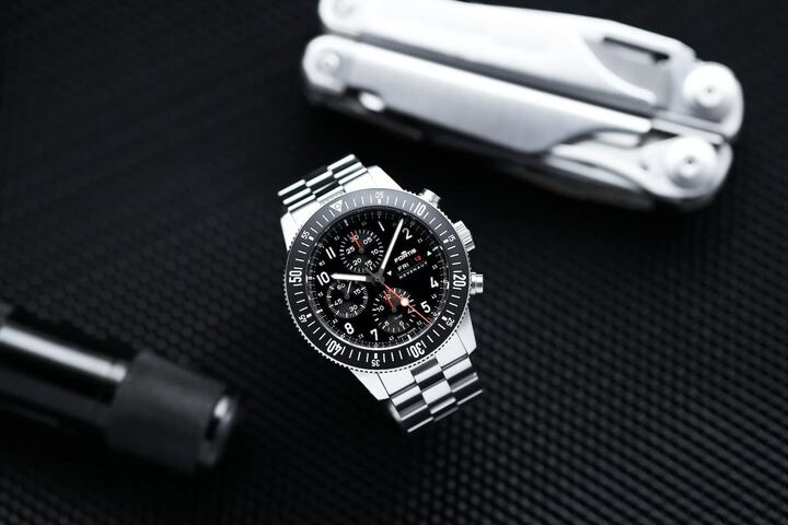 Fortis's bestselling Novonaut is powered by the “space-certified” Werk 17 movement, a high-performance column wheel chronograph that supplies 60 hours of power reserve.