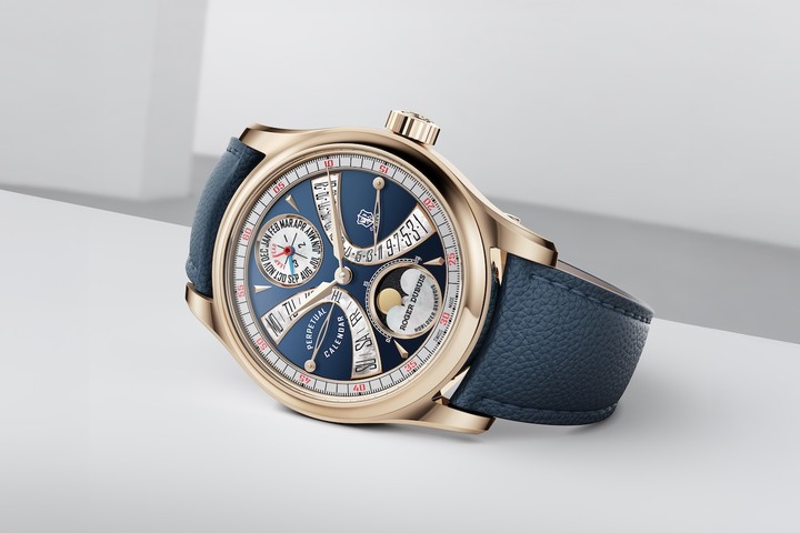 The new 38 mm Hommage La Placide timepiece is available in an 18K rose gold 28-piece limited edition. This exclusive series echoes the Excalibur Biretrograde Calendar recently launched at the Watches and Wonders exhibition: two biretrograde creations closely linked to the brand's heritage.