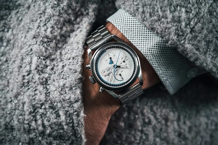 The Stratoliner collection comprises three 41mm stainless steel models — White Dust, Cool Gray and Cosmic Gray — whose Dust Dial™ is inspired by the immensity of space. The Werk 17 movement was tested in the stratosphere in partnership with the Swedish Space Corporation.