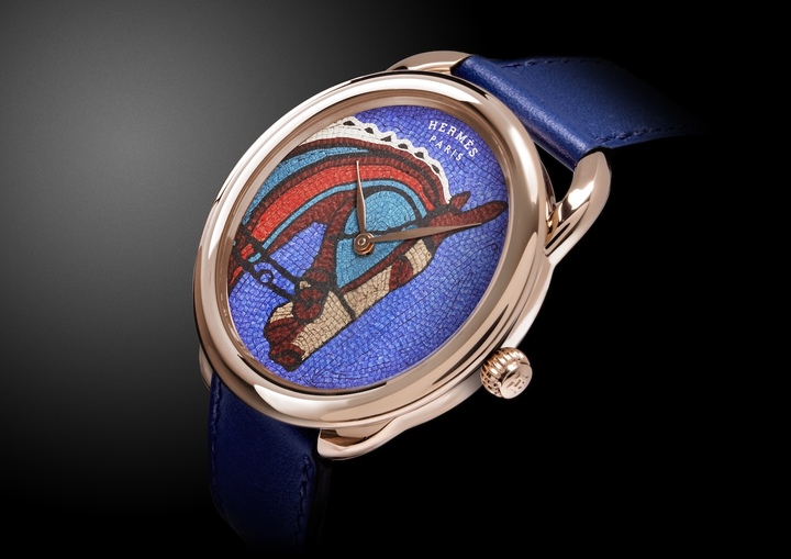 Featuring more than 2,000 leather tesserae, the dial of the Arceau Robe du Soir (2018) marked the first entirely leather-mosaic watch dial in the history of watchmaking. This unprecedented achievement was honoured with the Métiers d'Art Prize at the 2018 Grand Prix d'Horlogerie de Genève.