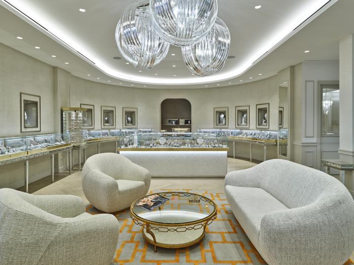 Last December, London Jewelers completed the renovation of its flagship boutique dedicated to fine jewellery.