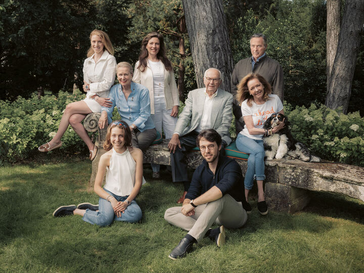 (left to right) Caroline-Marie, Katarina, Karin, Christine, Karl III, Karl-Fritz, Caroline and Karl-Friedrich Scheufele, representing the third, fourth and fifth generations of the international watch and jewellery company. A success story that began in southern Germany at the end of the 19th century.